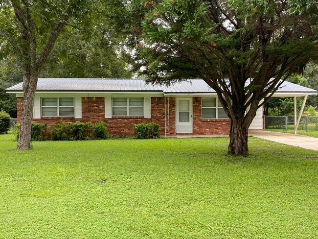 205 Powell Dr in Crestview, FL - Building Photo - Building Photo