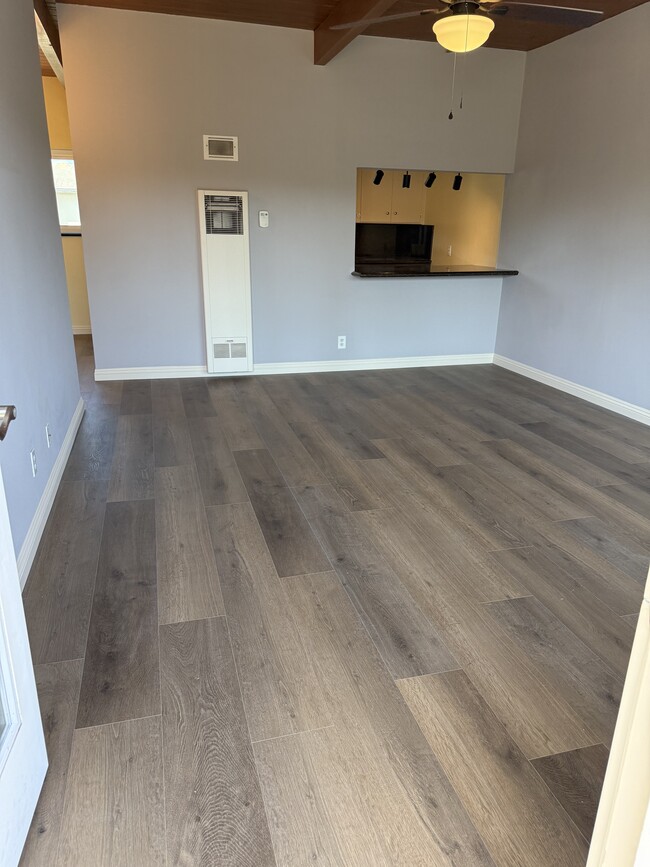 2325 Kansas Ave, Unit Ed in Santa Monica, CA - Building Photo - Building Photo