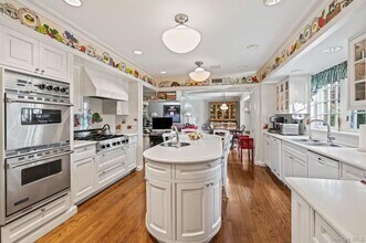26 Glenwood Rd in Roslyn, NY - Building Photo - Building Photo