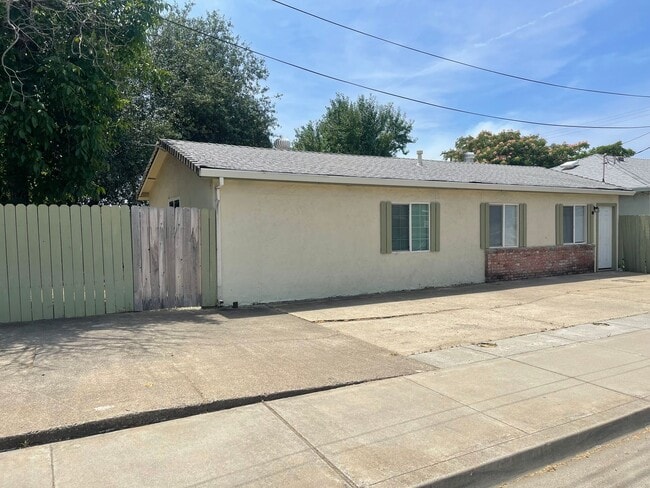 property at 605 Leila Ave