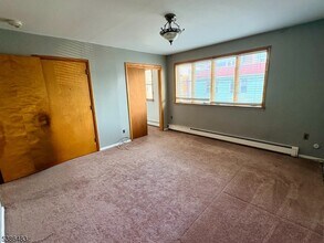 82 Elm St, Unit 2 in Newark, NJ - Foto de edificio - Building Photo