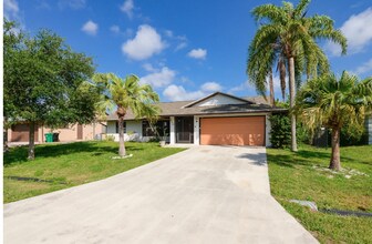 313 SE Wallace Ter in Port St. Lucie, FL - Building Photo - Building Photo