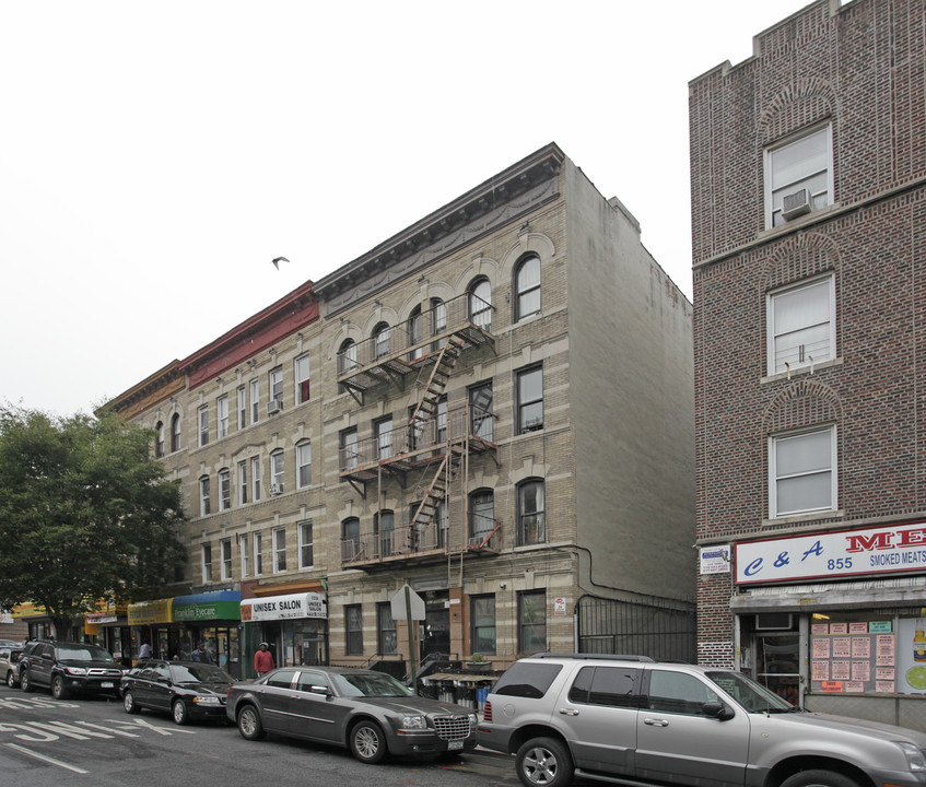 851 Franklin Ave in Brooklyn, NY - Building Photo