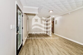 10100 McNeely Lake Dr in Louisville, KY - Foto de edificio - Building Photo