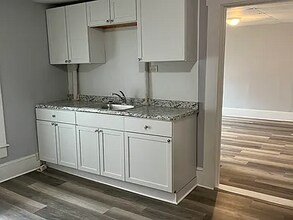 242 E High St, Unit 248-1 in Manchester, NH - Foto de edificio - Building Photo