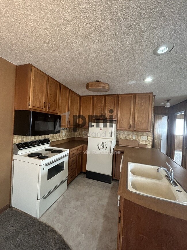 955 4th St in Charleston, IL - Building Photo - Building Photo