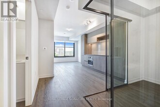 181-181 Sterling Rd in Toronto, ON - Building Photo - Building Photo