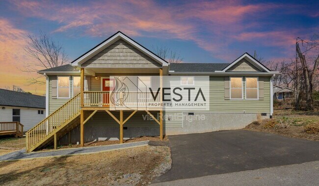 110 Deaver Park Cir in Asheville, NC - Foto de edificio - Building Photo