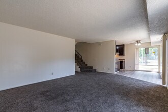 South Park Village Apartments in Sacramento, CA - Building Photo - Interior Photo