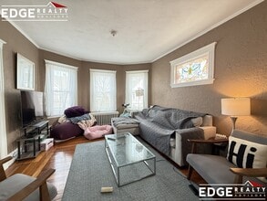 90 Hobart St in Boston, MA - Building Photo - Building Photo