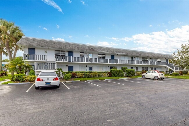 2929 SE Ocean Blvd, Unit #130-9 in Stuart, FL - Foto de edificio - Building Photo