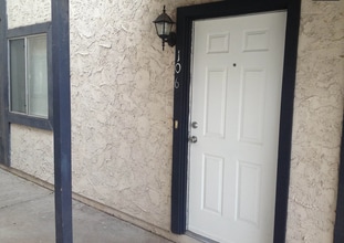 700 W University Dr, Unit 106 in Tempe, AZ - Foto de edificio - Building Photo