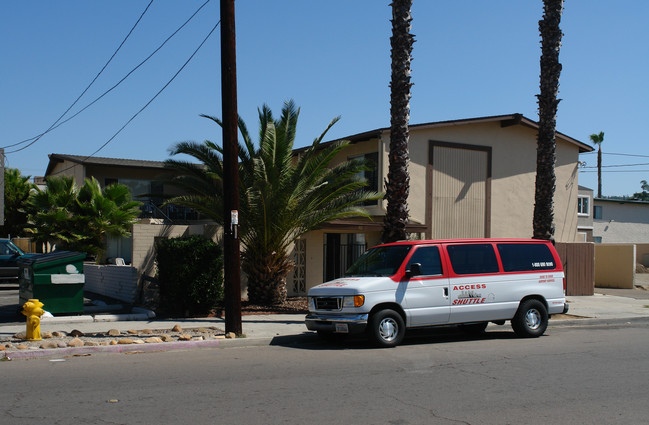 761 S Orange Ave in El Cajon, CA - Foto de edificio - Building Photo