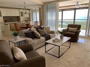 7225 Pelican Bay Blvd-Unit -1903 in Naples, FL - Foto de edificio - Building Photo