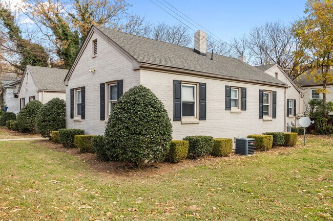 300 Chamberlain St, Unit B in Raleigh, NC - Building Photo - Building Photo