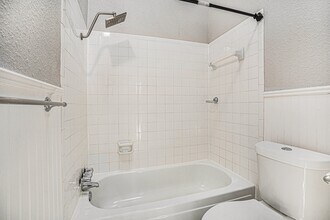 16607 Neumann Dr in Houston, TX - Building Photo - Building Photo