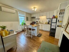 21 James St, Unit 2 in Providence, RI - Foto de edificio - Building Photo