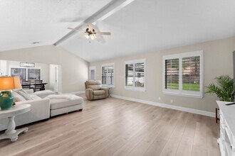 28814 Holly Hill Dr in Spring, TX - Foto de edificio - Building Photo