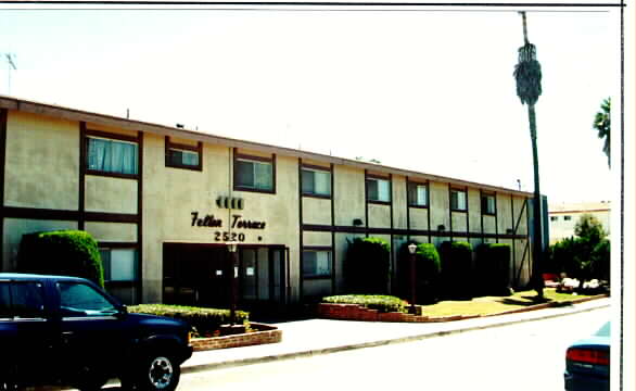 Felton Terrace in Redondo Beach, CA - Building Photo