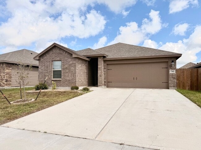 7742 Lariat Toss Dr in Corpus Christi, TX - Building Photo - Building Photo