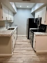 4554 E Paradise Village Pky N, Unit 4554 in Phoenix, AZ - Building Photo - Building Photo