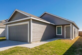 1826 Musk Rose in Converse, TX - Foto de edificio - Building Photo