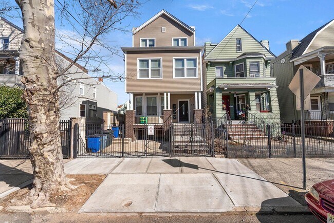 58 Wegman Pkwy in Jersey City, NJ - Building Photo - Building Photo