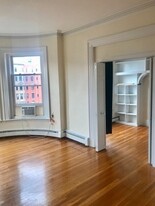 160 Newbury St, Unit 5 Apartments