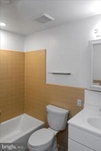 1 N Main St-Unit -APT 1 in Stockton, NJ - Foto de edificio - Building Photo