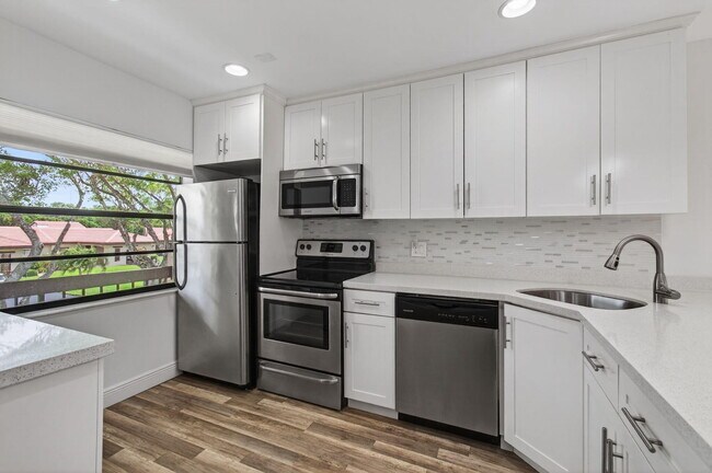 8536 Casa Del Lago in Boca Raton, FL - Building Photo - Building Photo