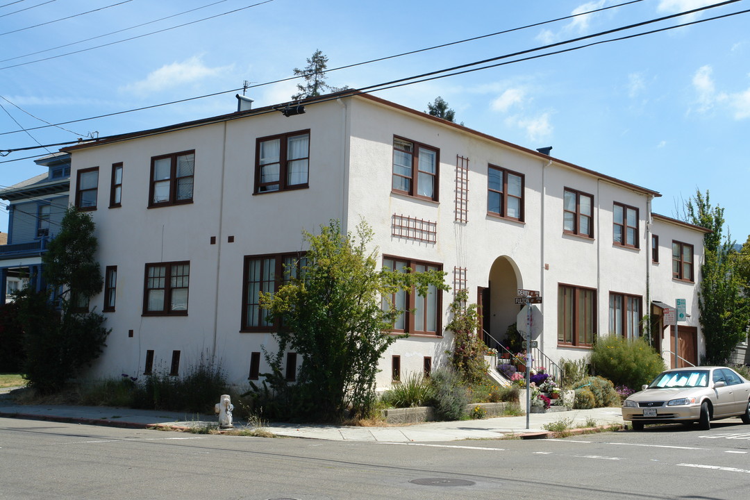 2201-2203 Derby St in Berkeley, CA - Building Photo