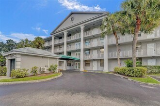 1502 Whitehall Dr, Unit 303 in Davie, FL - Building Photo - Building Photo