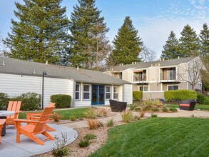 Vineyard Gardens in Santa Rosa, CA - Building Photo - Building Photo