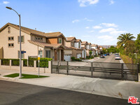 7733 N Stagg Ln in Los Angeles, CA - Foto de edificio - Building Photo