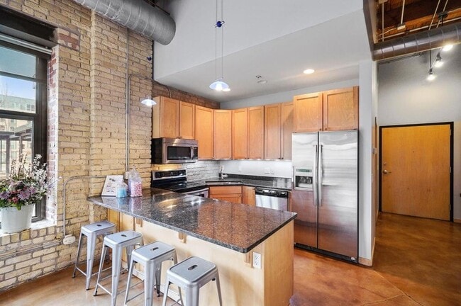 607 Washington Ave S in Minneapolis, MN - Foto de edificio - Building Photo