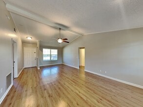 6319 Ian Chad Dr E in Jacksonville, FL - Foto de edificio - Building Photo