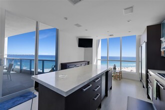 5959 Collins Ave, Unit 1105 in Miami, FL - Building Photo - Building Photo