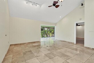 4949 Village Garden Dr in Sarasota, FL - Building Photo - Building Photo