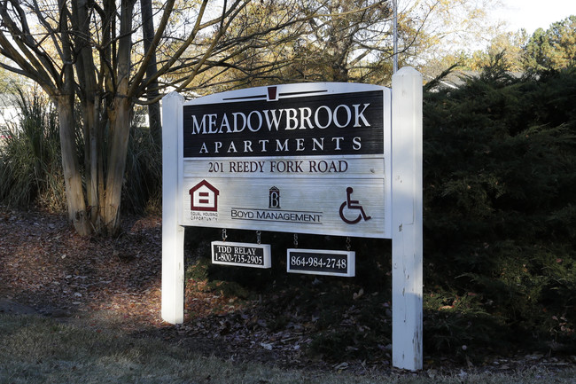 Meadowbrook Apartments in Laurens, SC - Building Photo - Building Photo