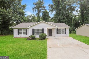 240 Elm Pl in Monroe, GA - Building Photo