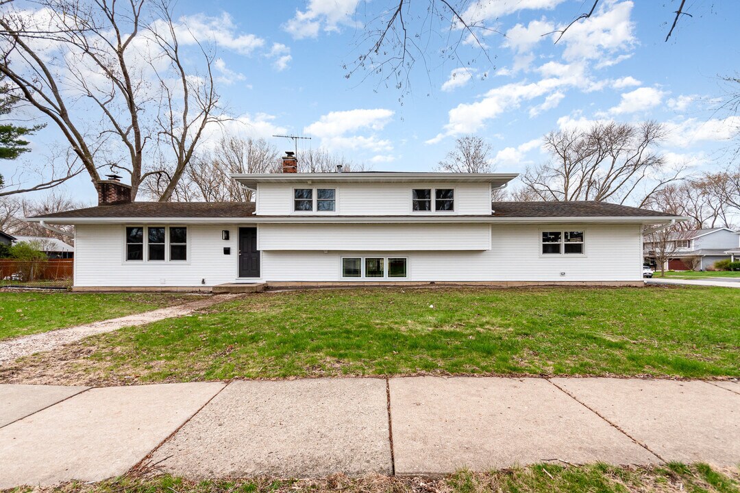 116 Waxwing Ave in Naperville, IL - Building Photo
