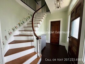 98 Main St in Winthrop, ME - Building Photo