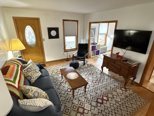 352-354 W Main St, Unit 352 W Main St Unit 2