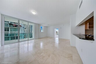31 SE 5th St, Unit 3421 in Miami, FL - Foto de edificio - Building Photo