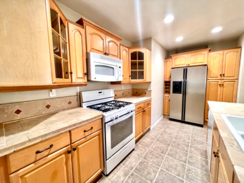 216 Avenue H in Redondo Beach, CA - Building Photo