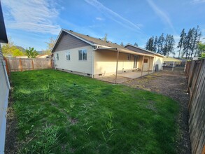 5052 Forsythia Dr in Springfield, OR - Foto de edificio - Building Photo