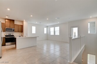 5728 CRENELLATED St in Las Vegas, NV - Foto de edificio - Building Photo