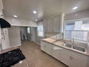 5748 Nina Way in Sacramento, CA - Building Photo - Building Photo