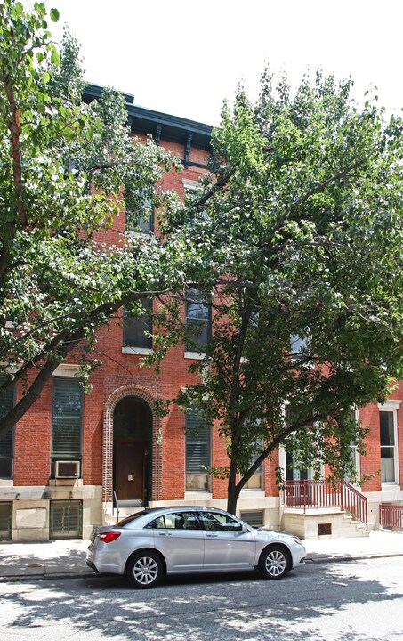921 St Paul St in Baltimore, MD - Building Photo