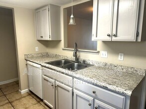1715 Patricia Dr in San Antonio, TX - Building Photo - Building Photo